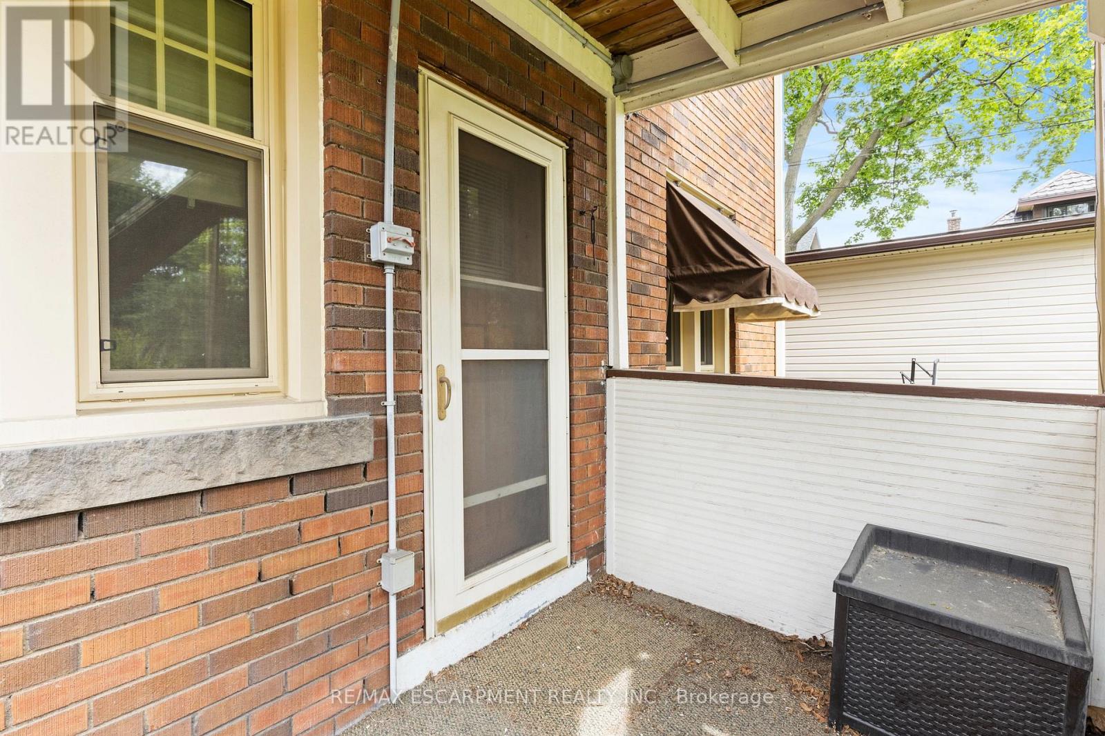 155 Balmoral Avenue S
