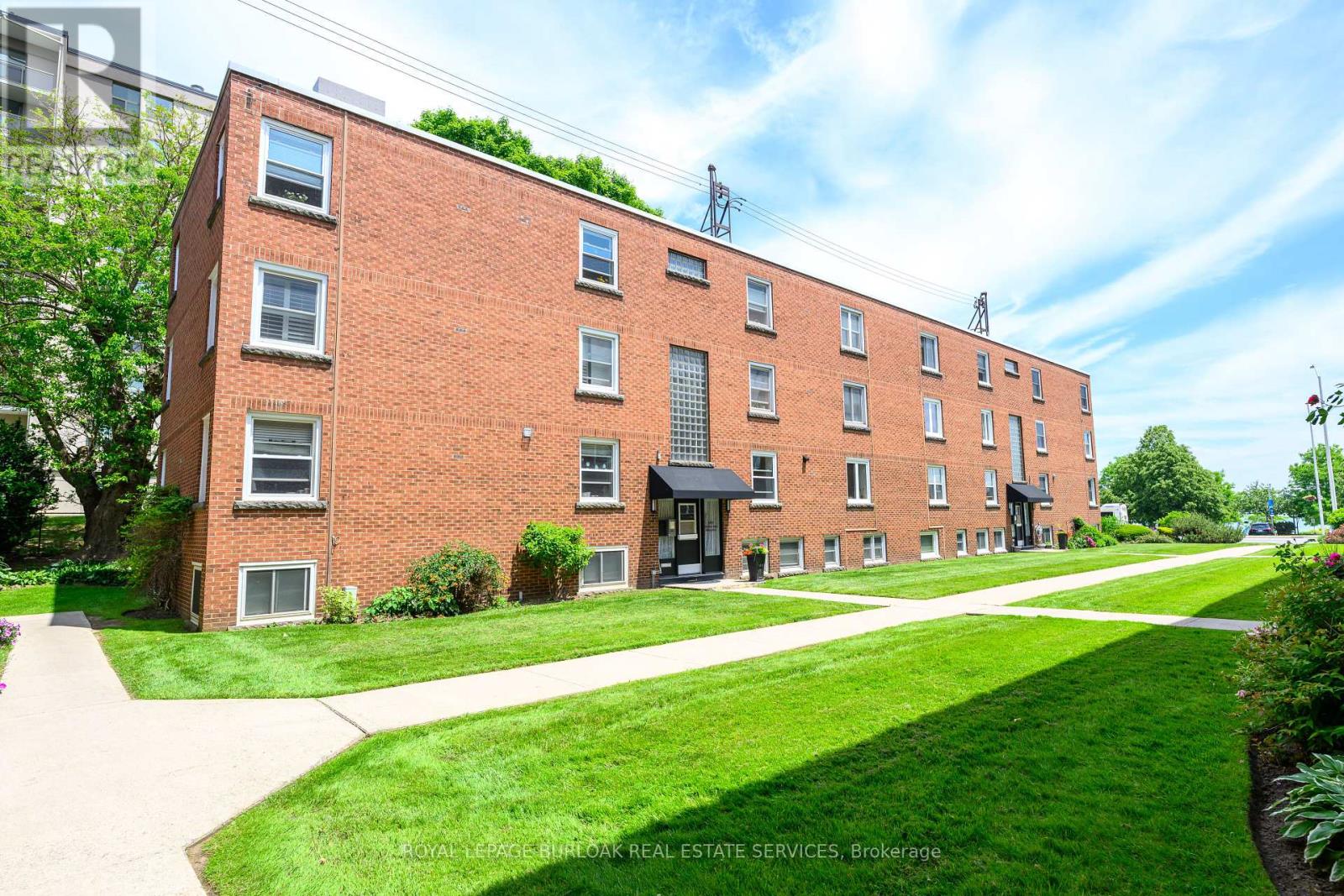 16 1351 Lakeshore Road