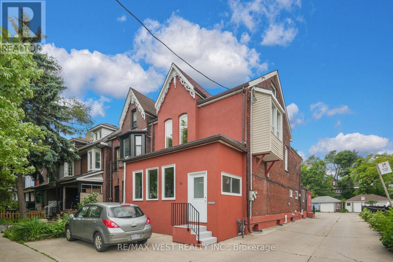130 Lansdowne Avenue