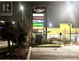 120 121 5602 Tenth Line W, Image 3