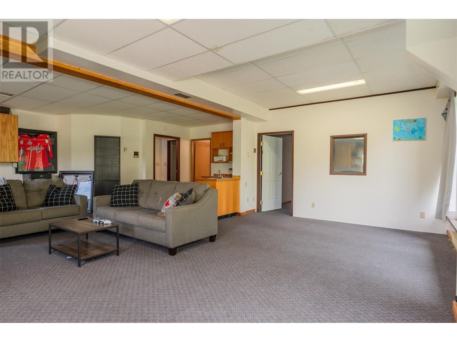 1137 Mcleod Road