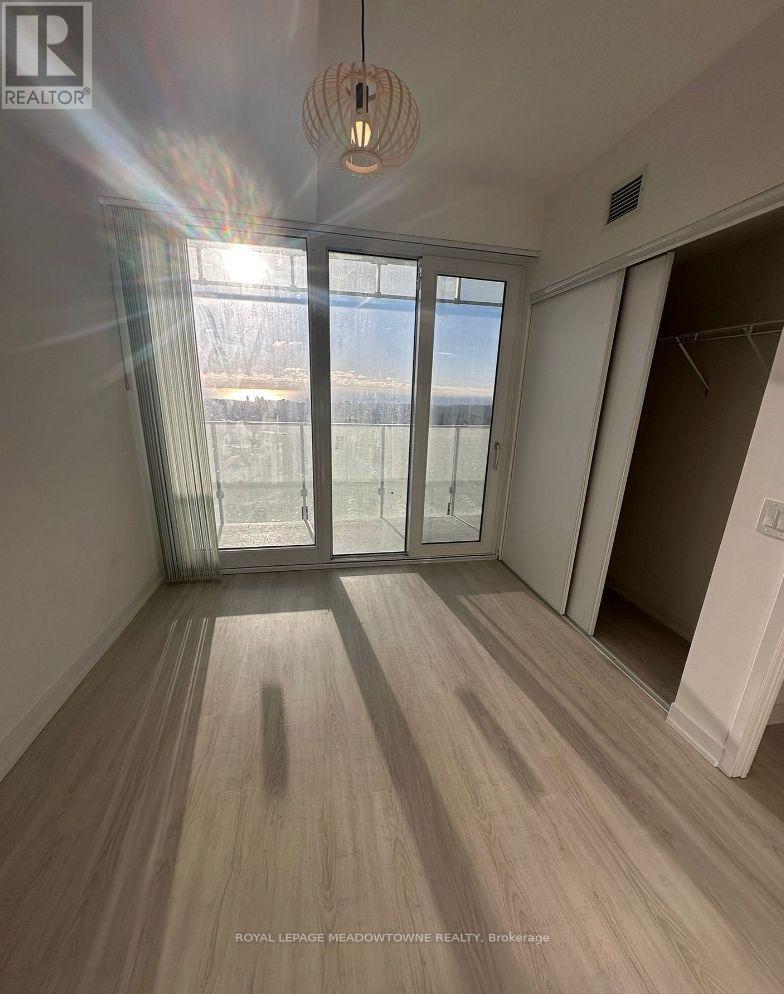 4206 3883 Quartz Road