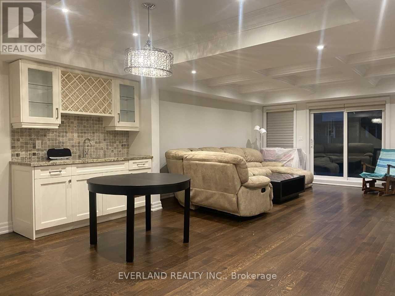 160 B Finch Avenue E