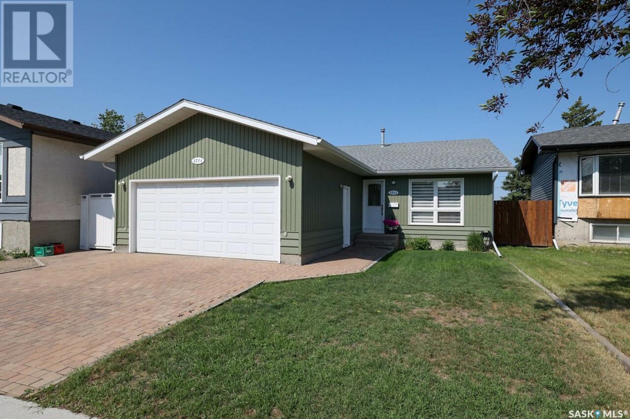 1214 Butterfield Crescent N