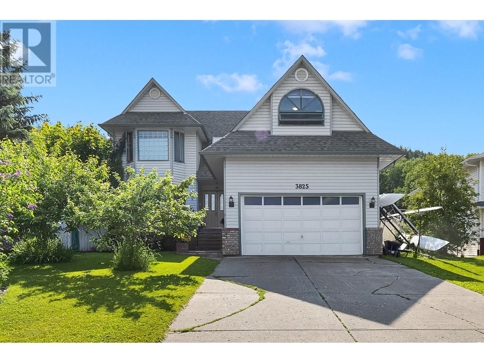 3825 Grace Crescent