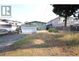 2235 E 49th Avenue, Image 3