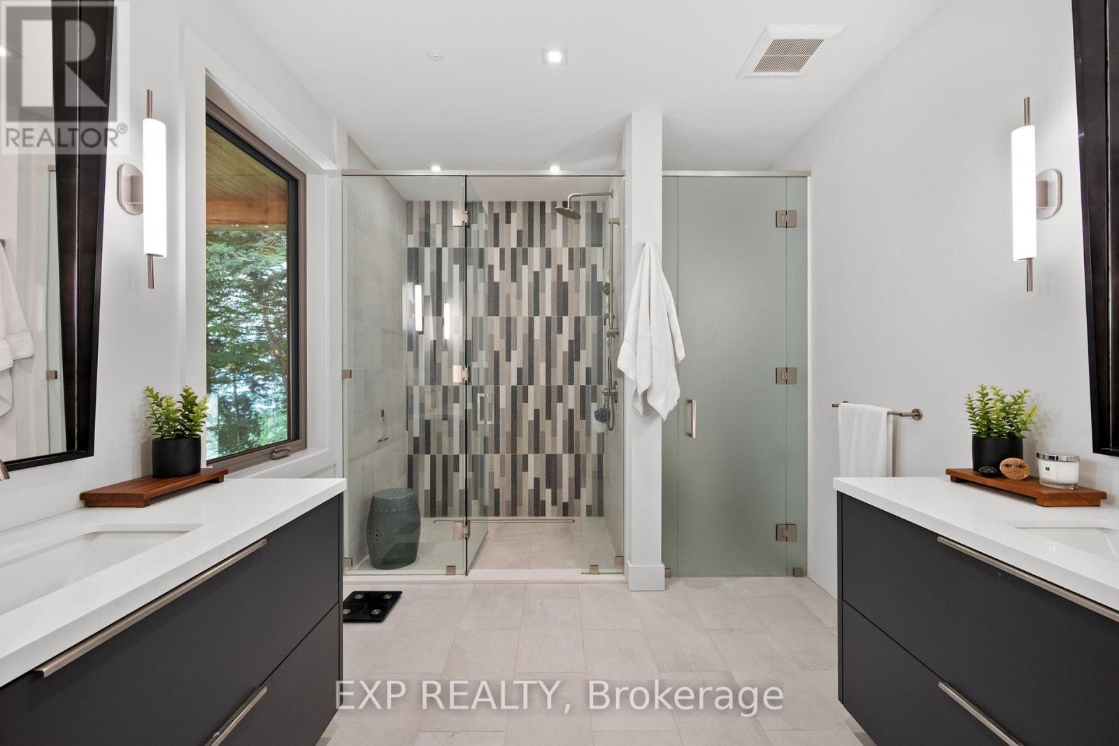 124 Claren Crescent