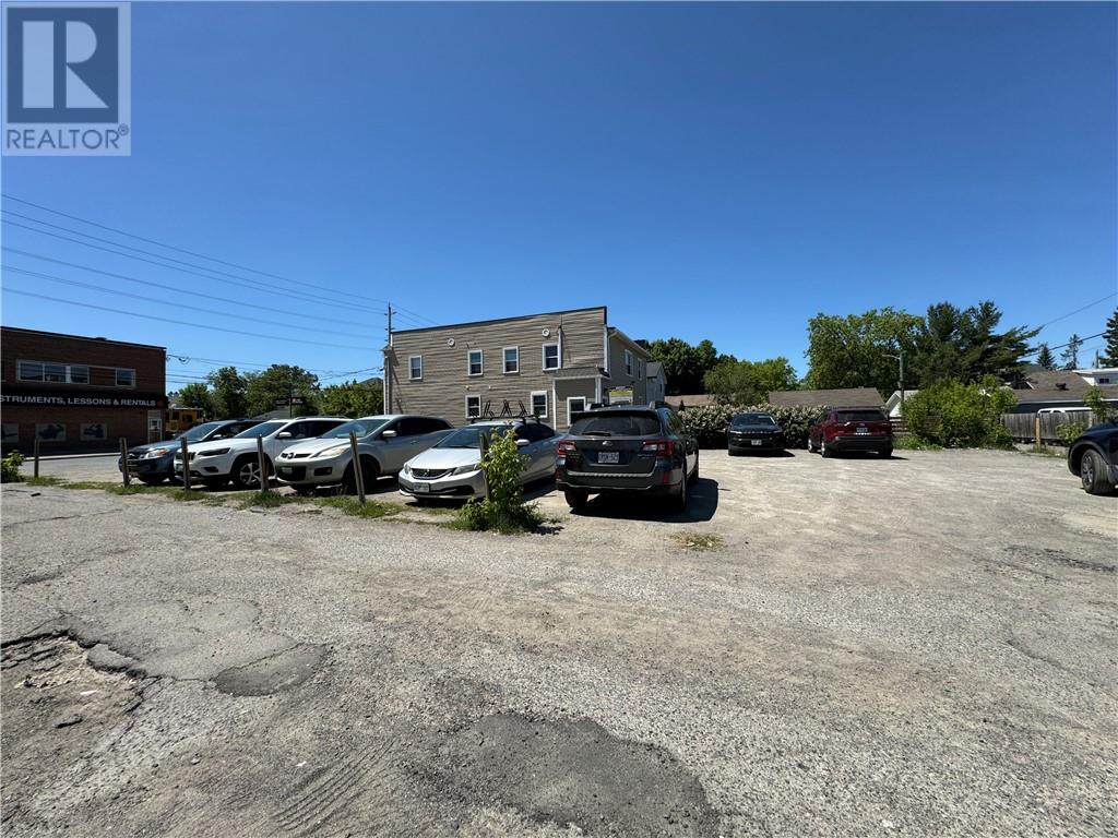519 Notre Dame Avenue Unit Lower