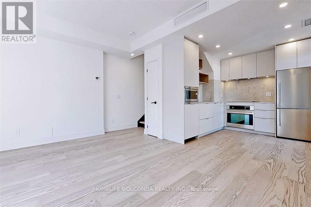 Th 07 100 River Street