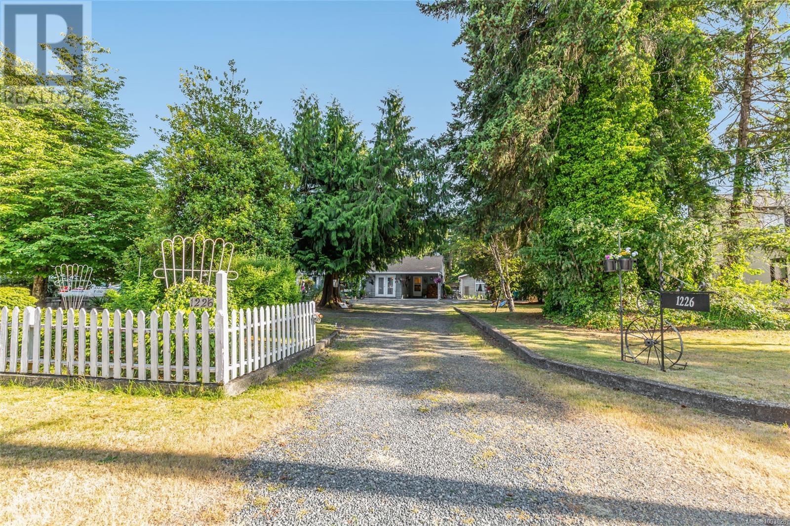1226 Centre Rd