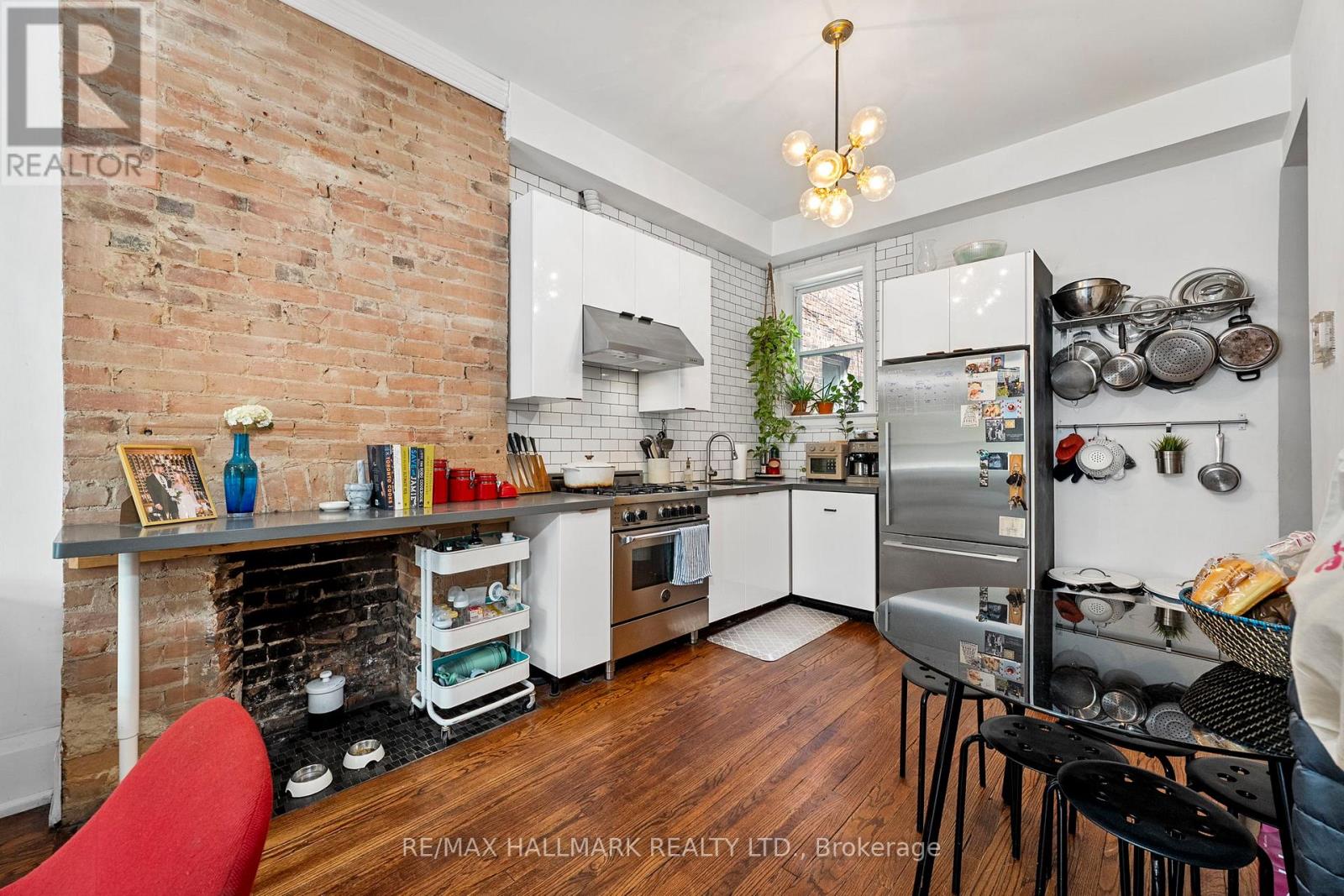 261 Ossington Avenue