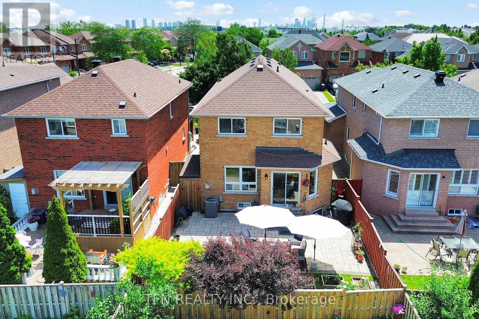 851 Clemens Crescent