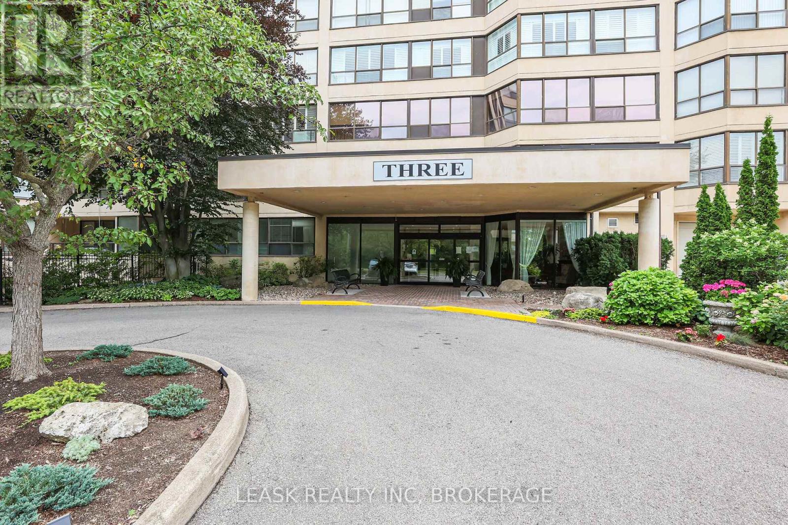 303 3 Towering Hts Boulevard