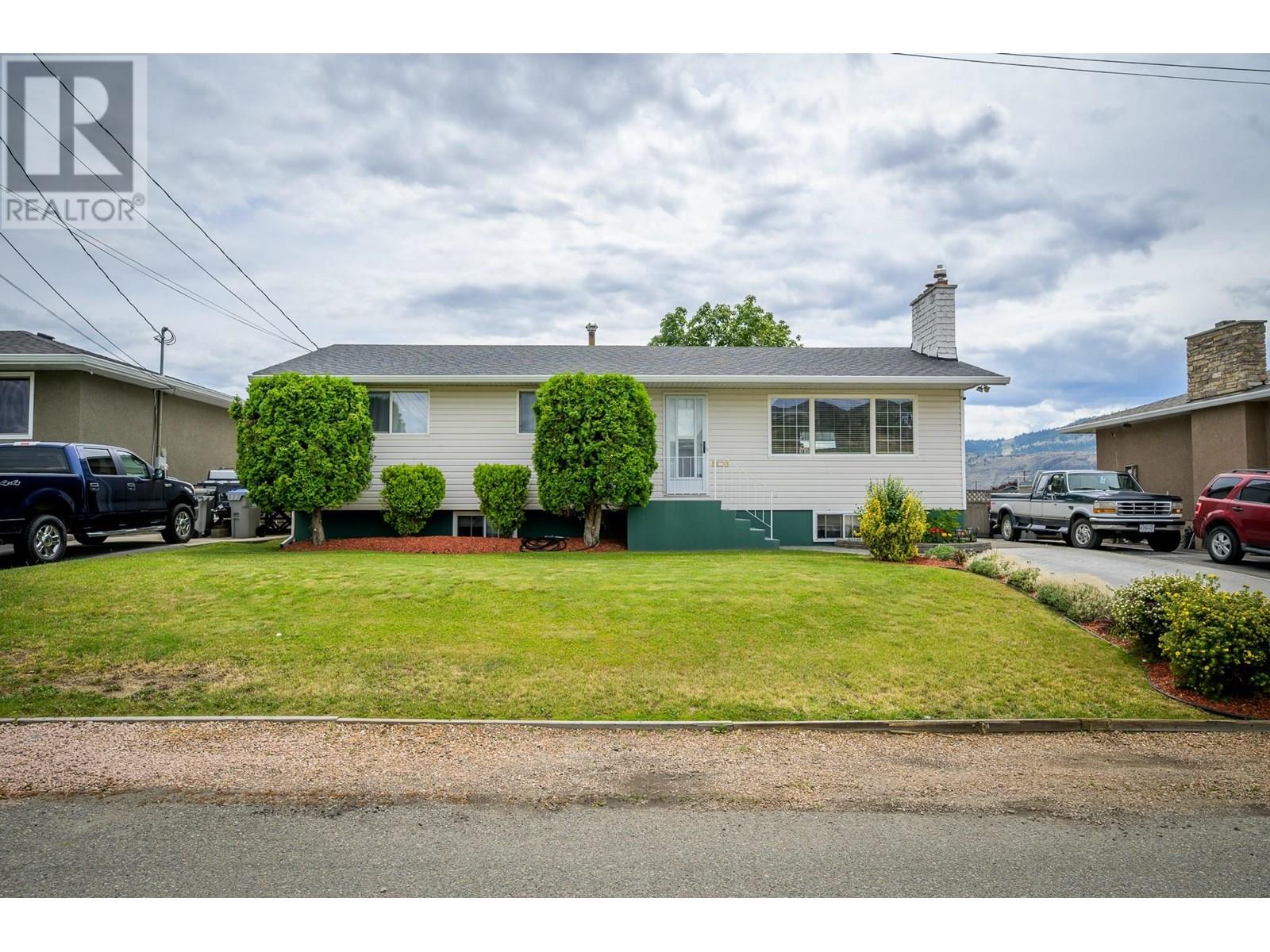 927 Cranbrook Place