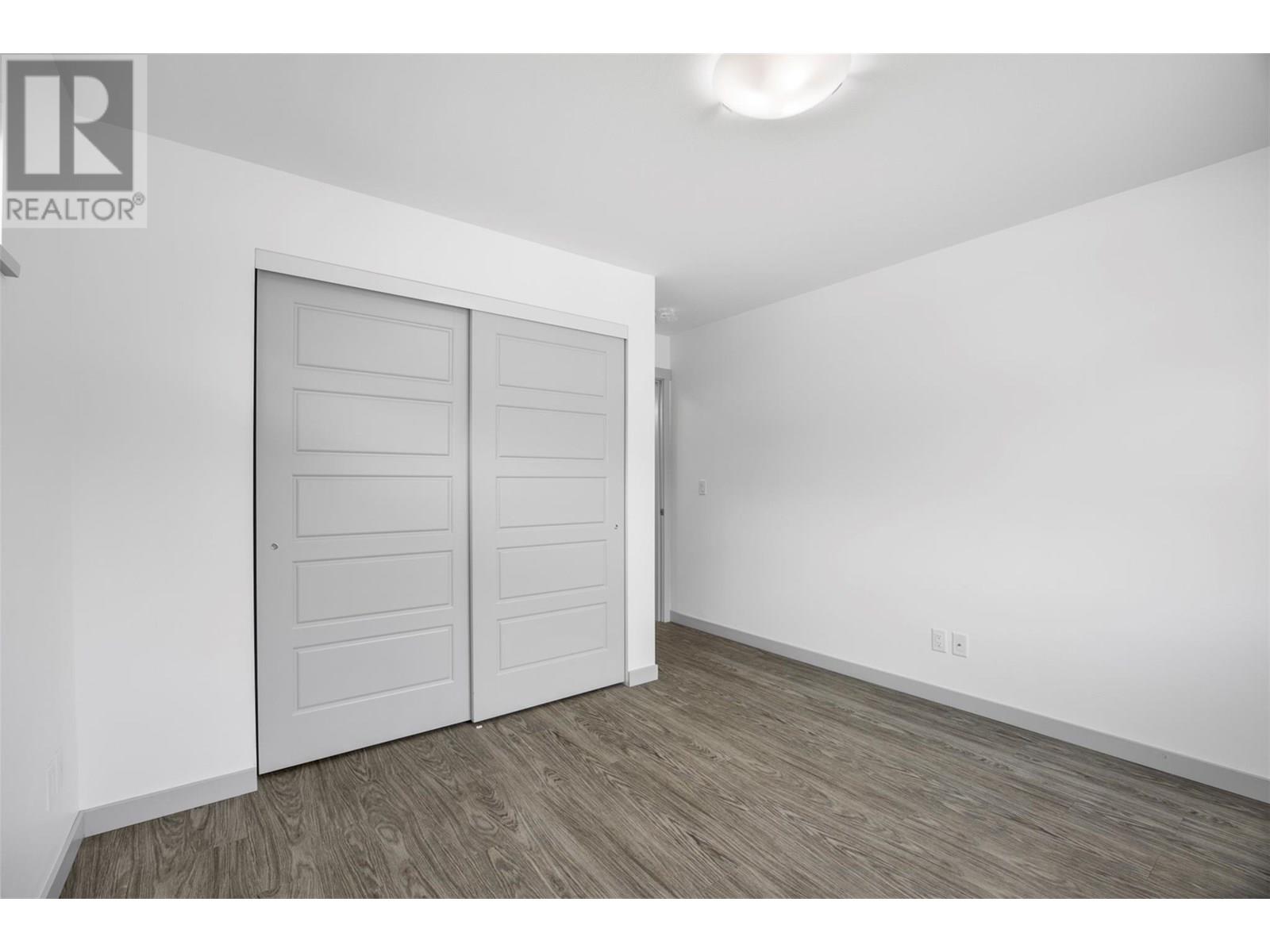 1323 Kinross Place Unit 105