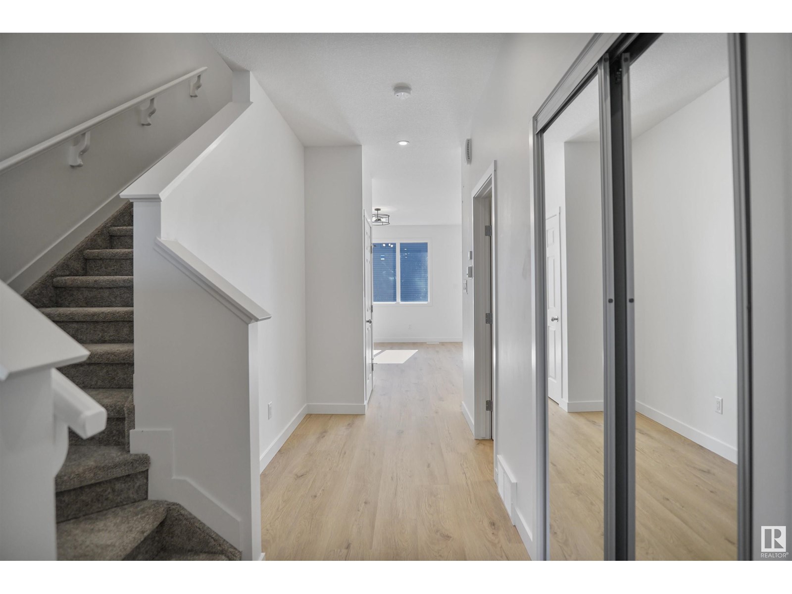 8504 183 Av Nw