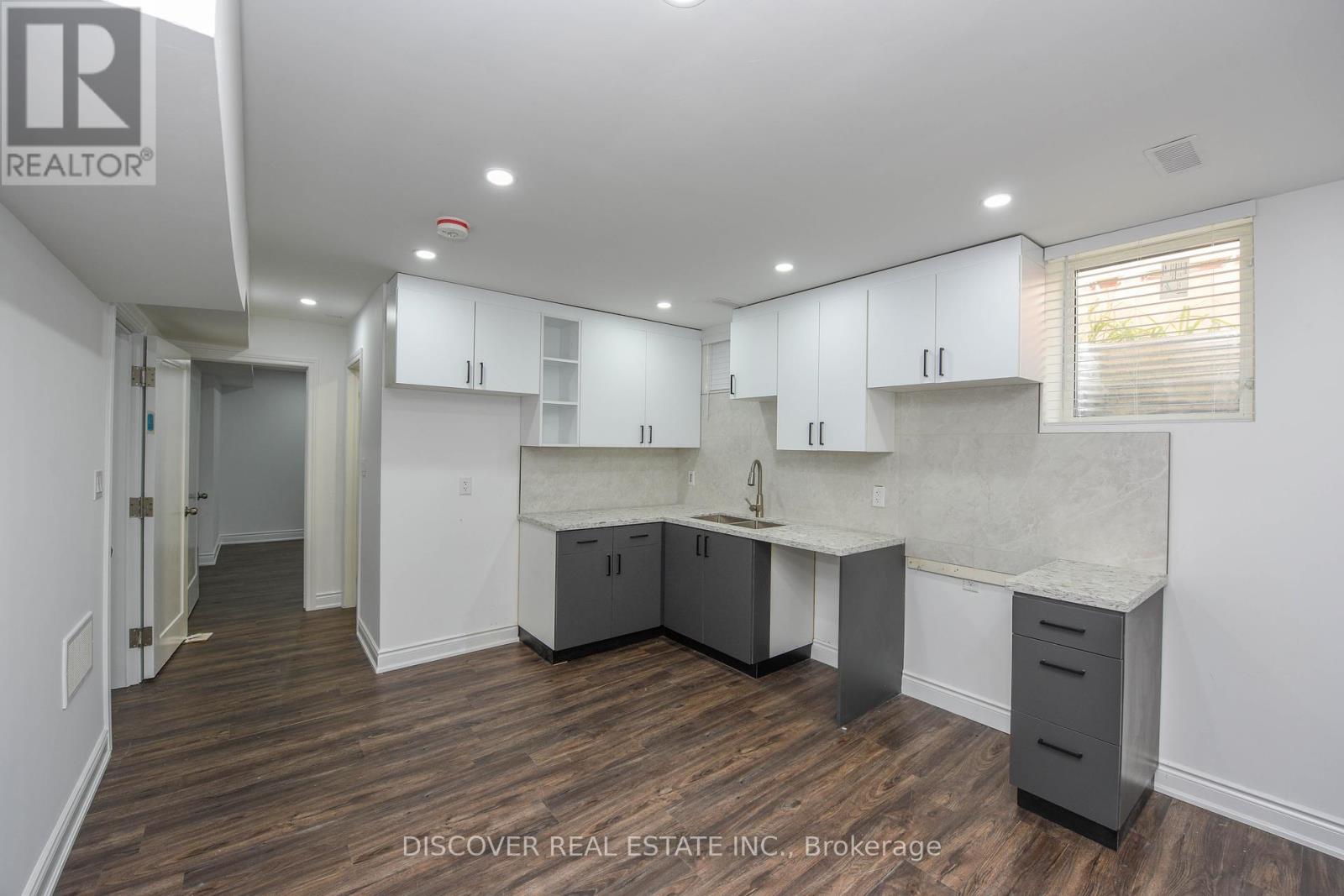 Bsmt B 809 Bloor Street