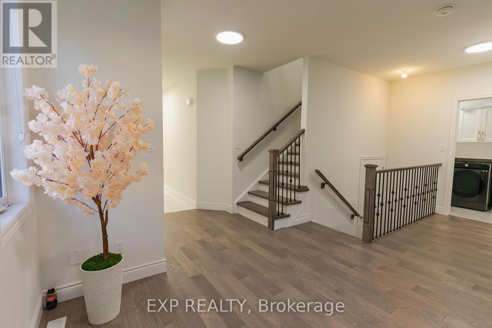 Main 1749 Finley Crescent