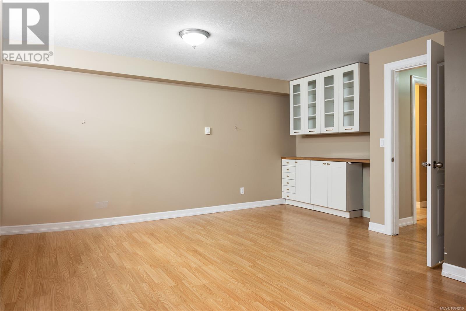 10 606 Farrell Rd