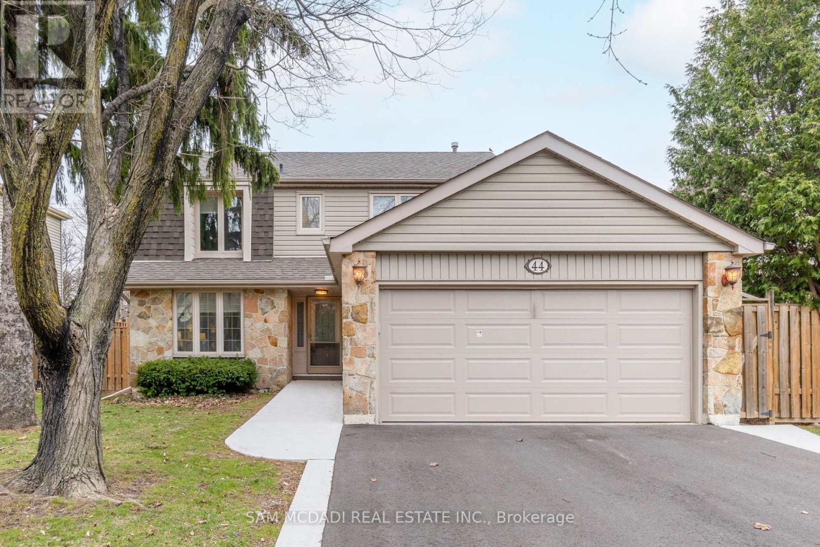 44 Madrid Crescent