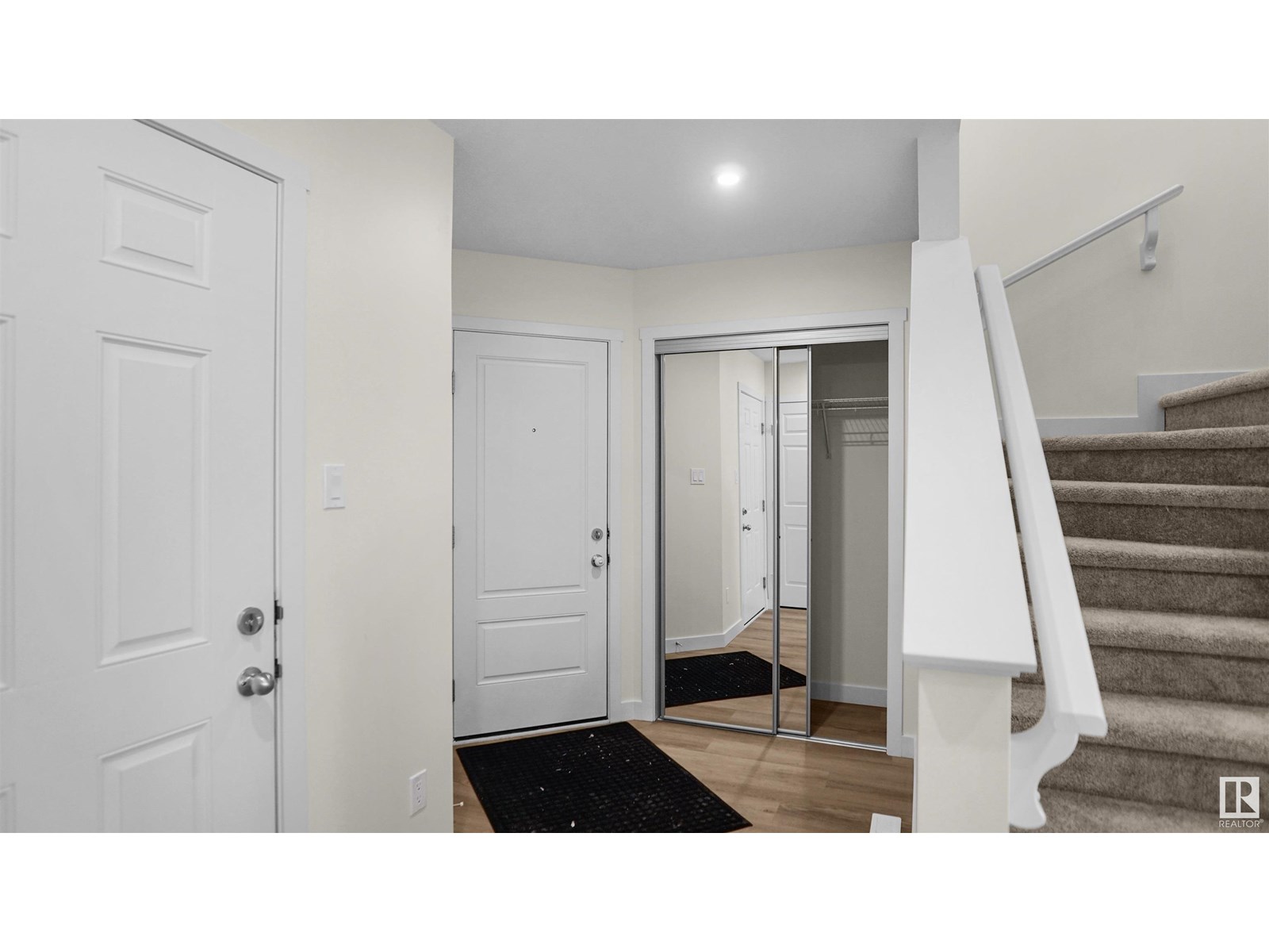 19016 29 Av Nw