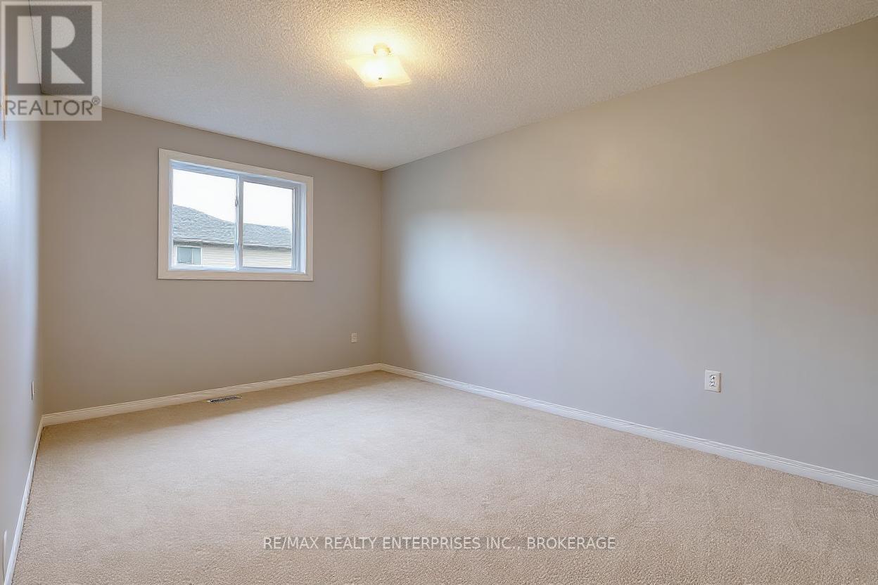2 800 Paramount Drive