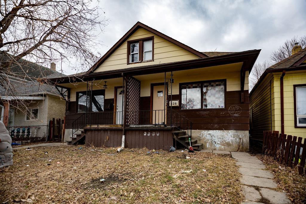 526 Simcoe Street