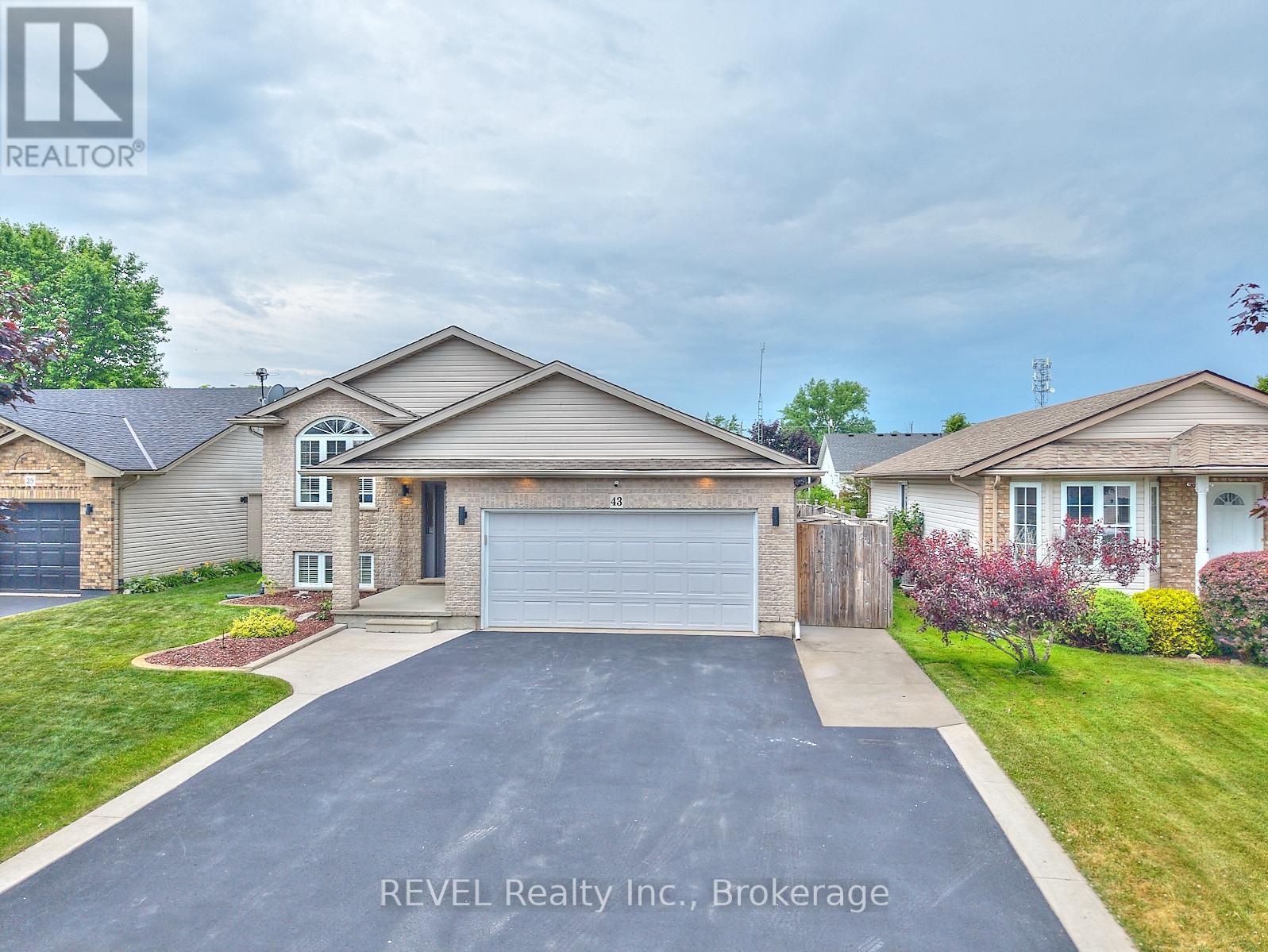 43 Rochelle Crescent