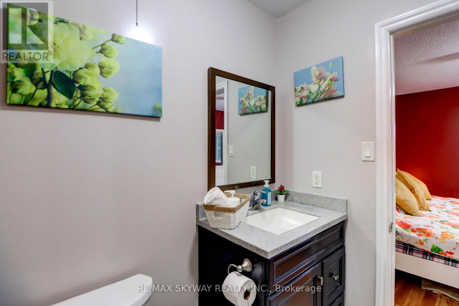 282 B Brock Street W