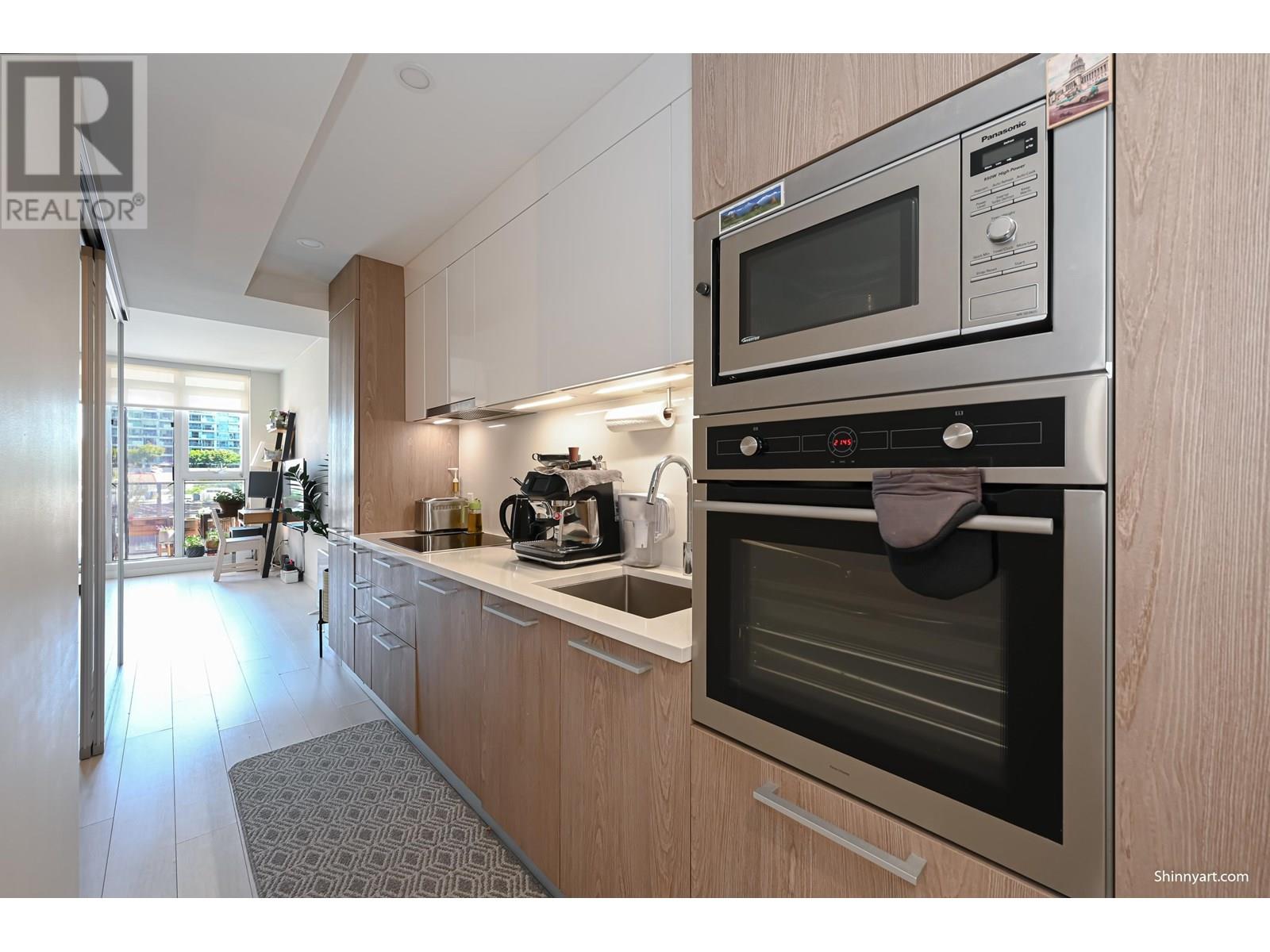 506 285 E 10th Avenue