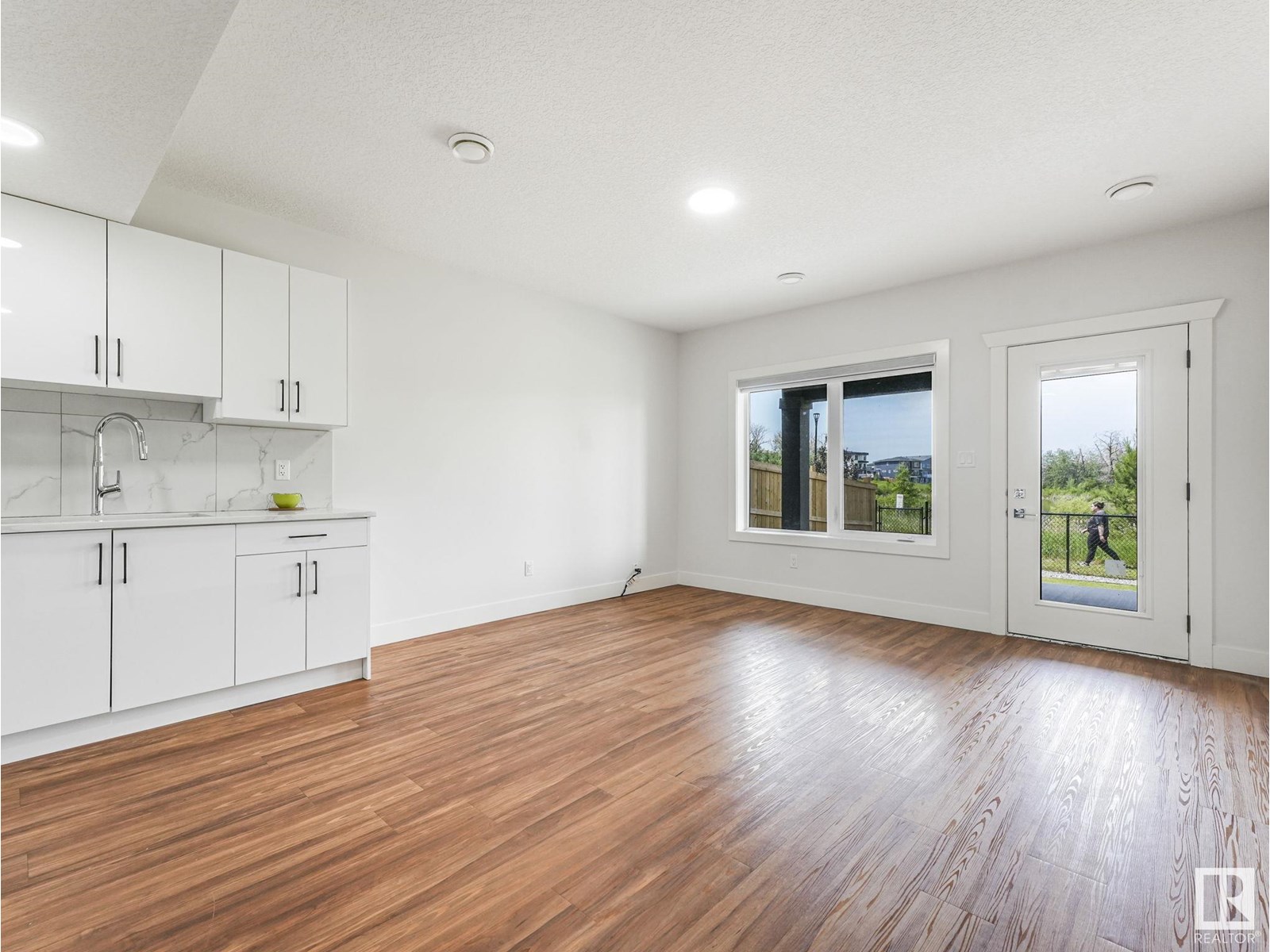 120 38 St Sw Sw