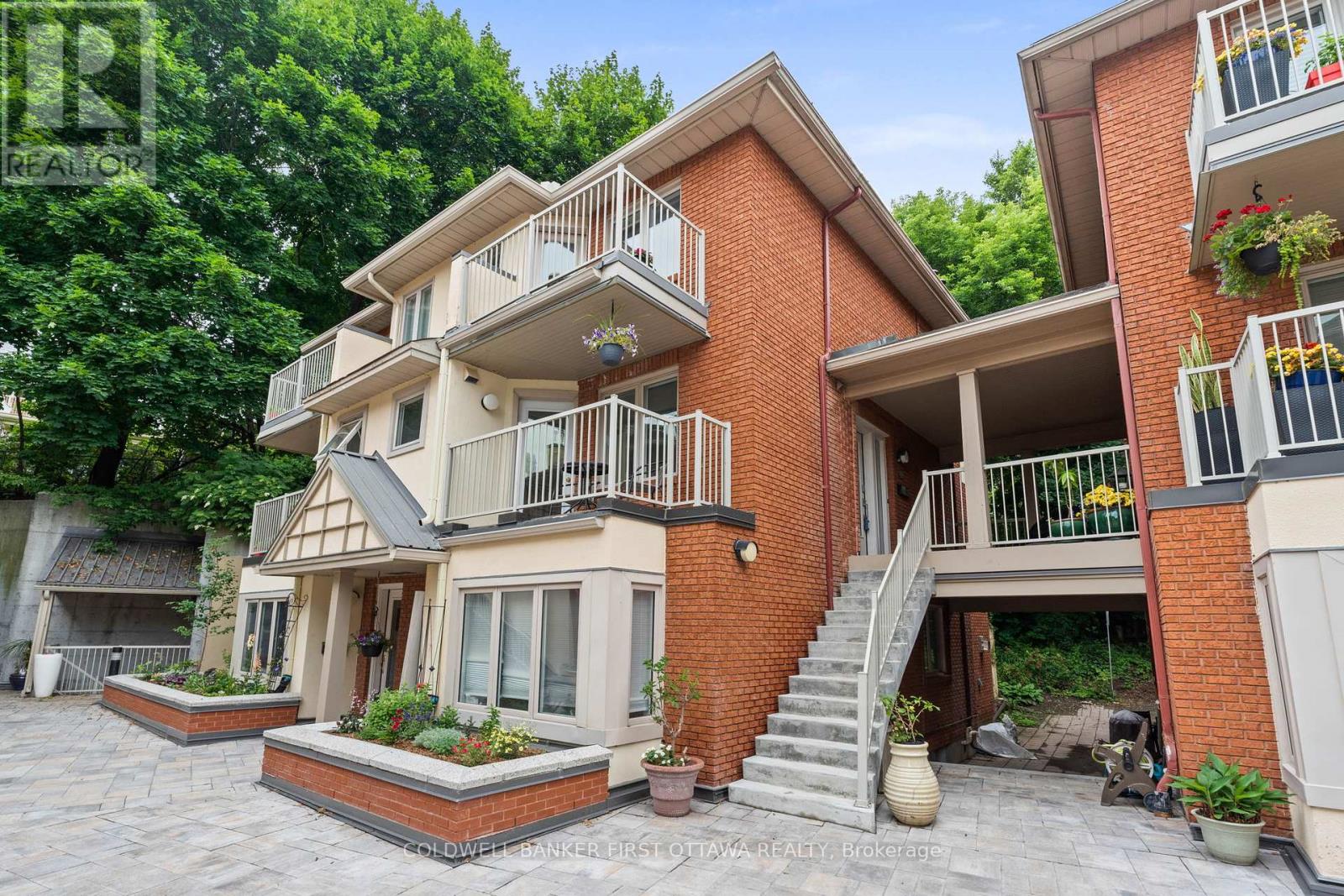 111 F 250 Fountain Place
