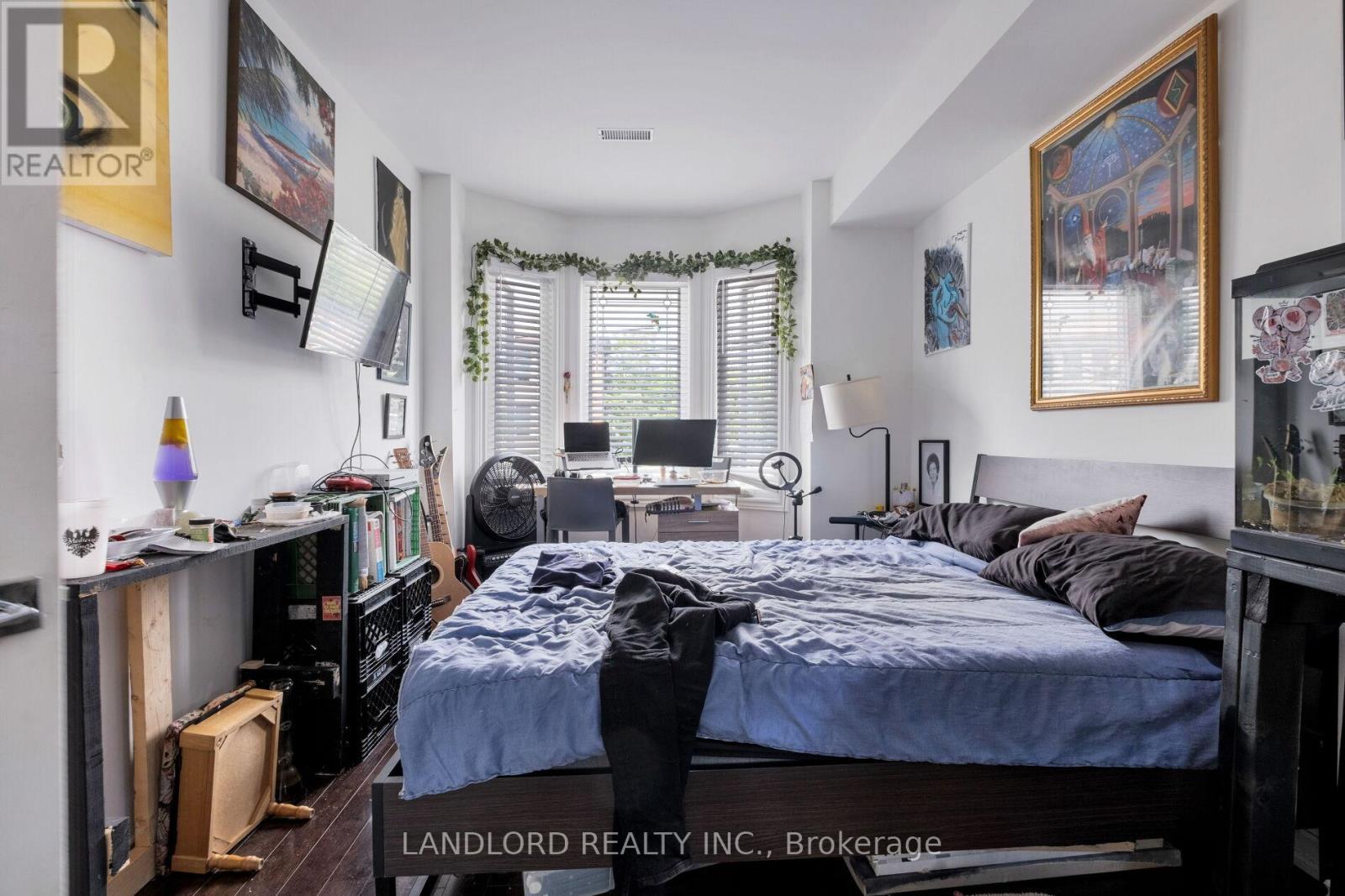 1111 Gerrard Street E