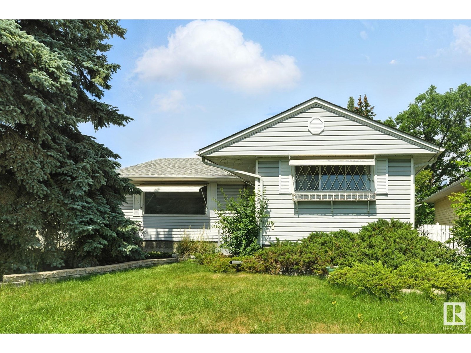 15934 94 Av Nw