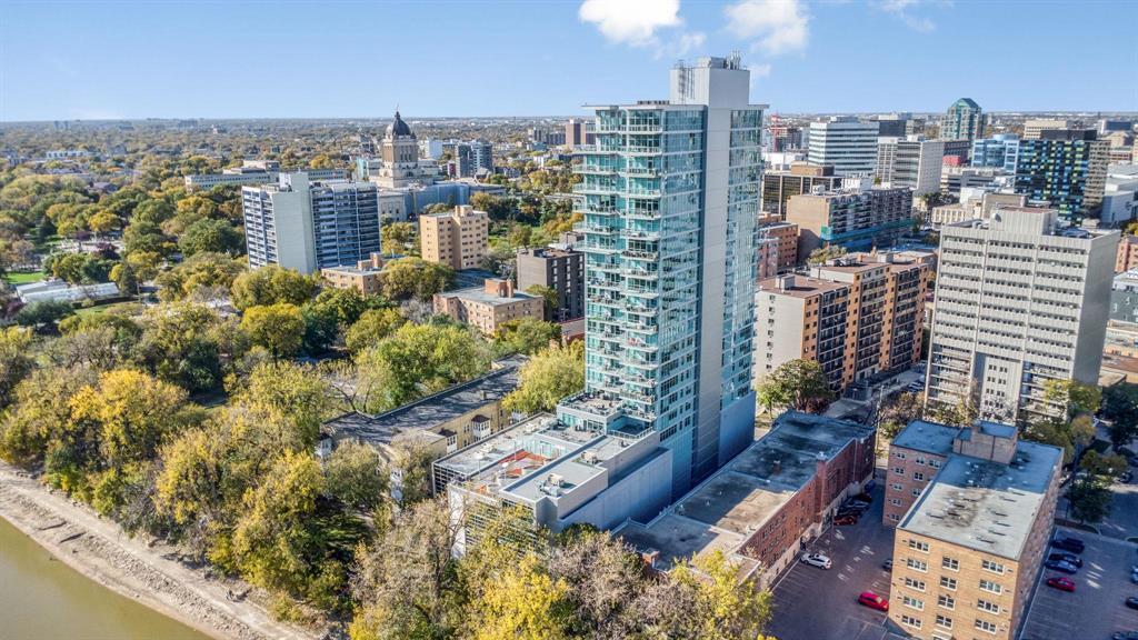 1902 390 Assiniboine Avenue