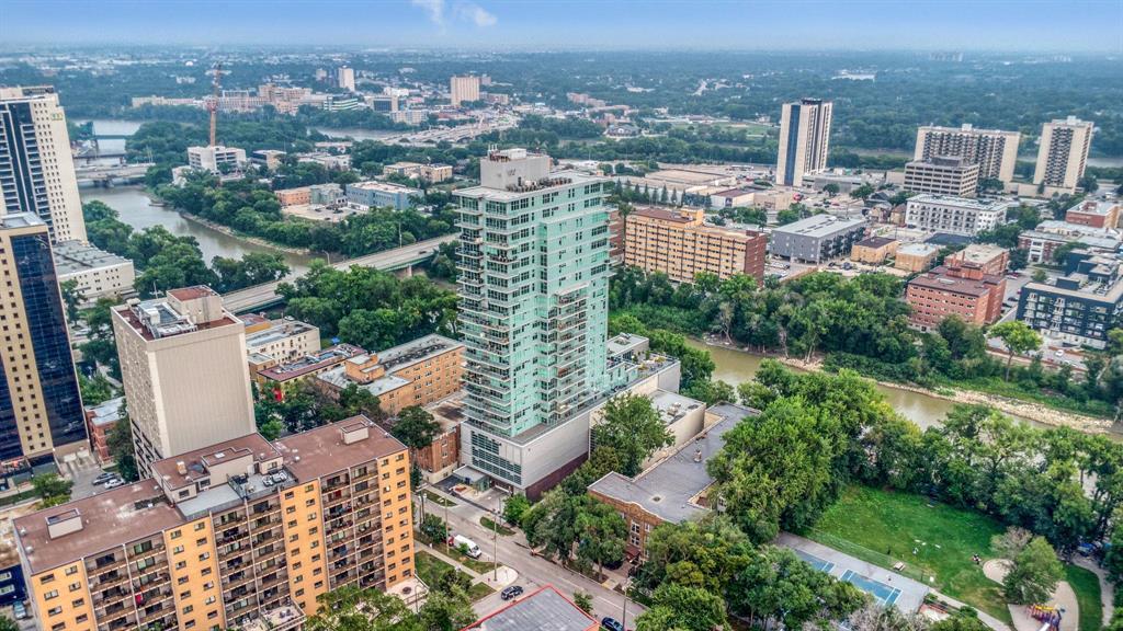 1803 390 Assiniboine Avenue