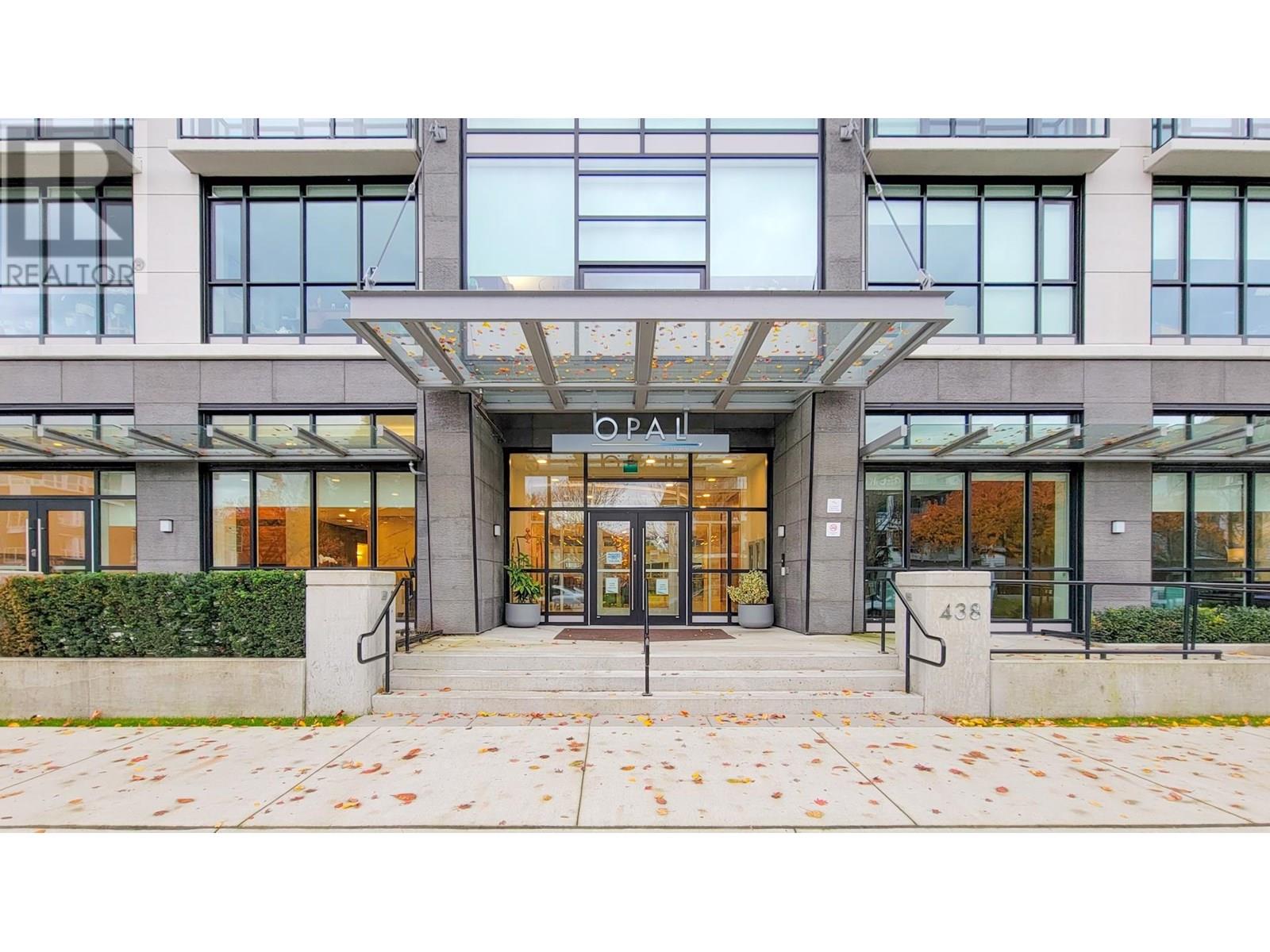 671 438 W King Edward Avenue