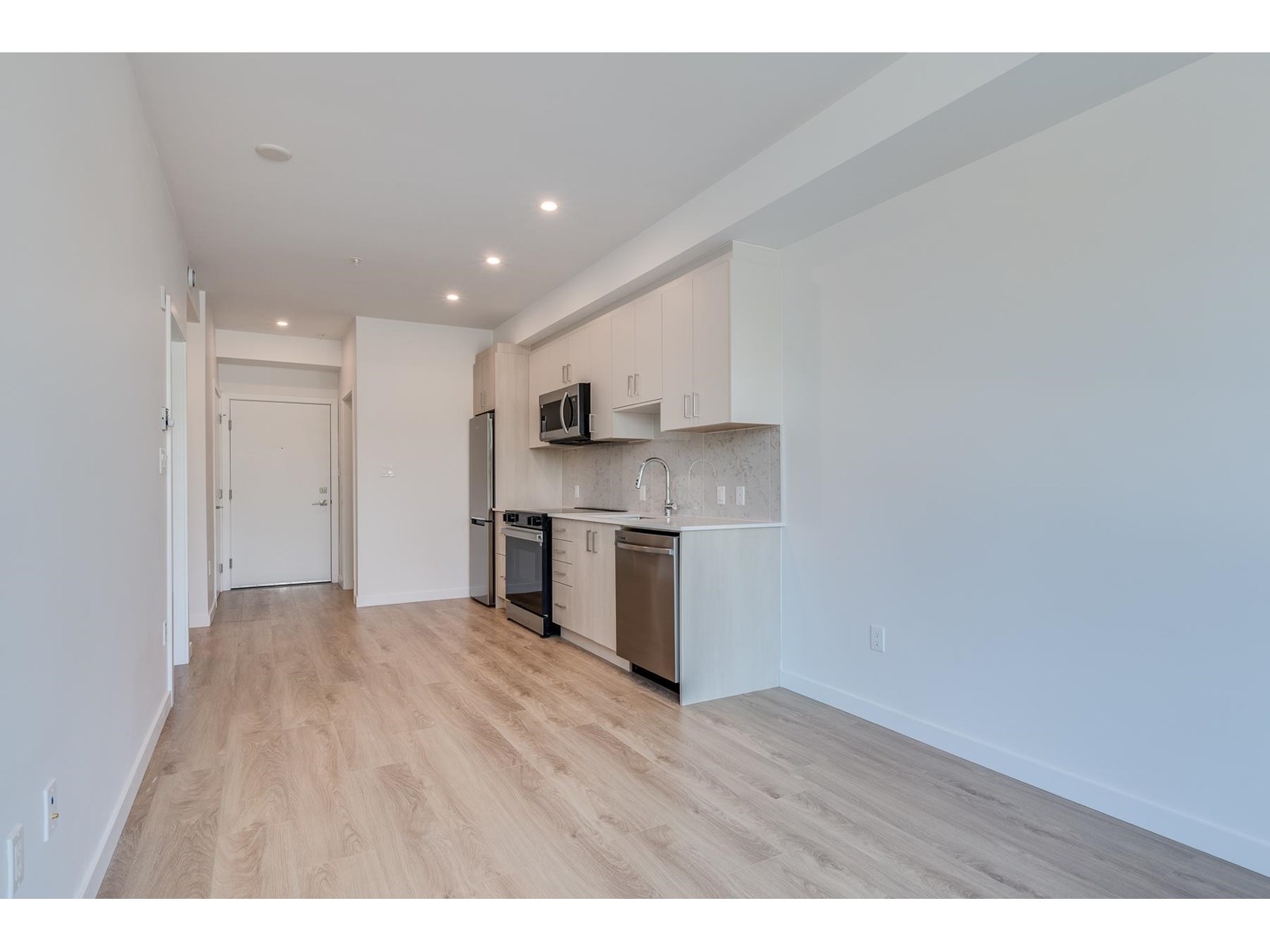 E 216 13858 108 Avenue