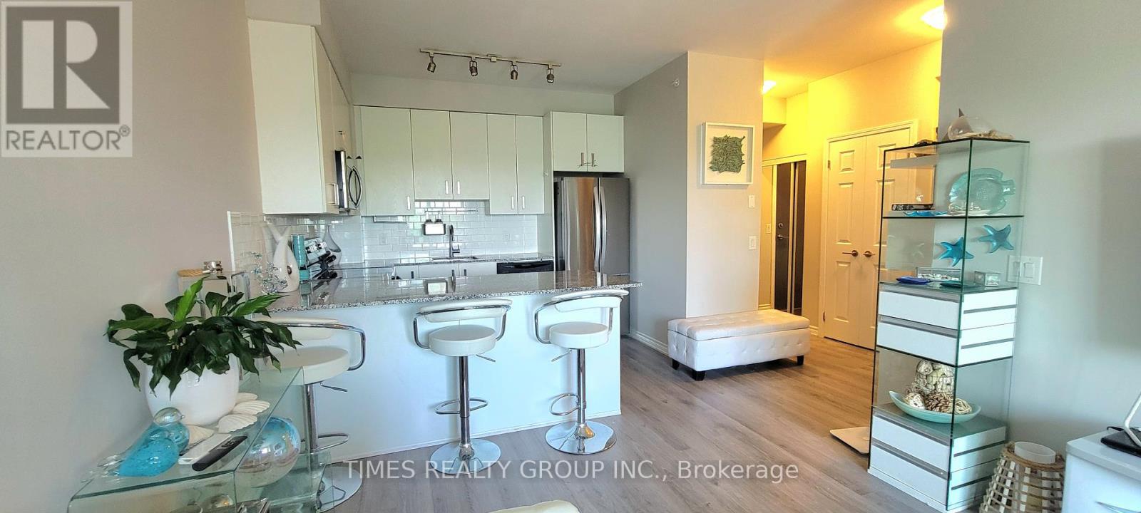 301 11611 Yonge Street