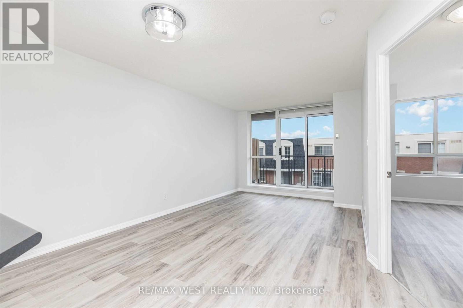 420 1000 King Street W