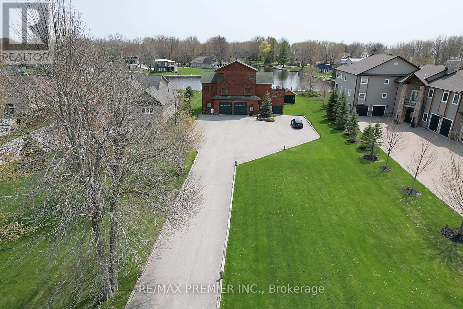 31 Paradise Boulevard