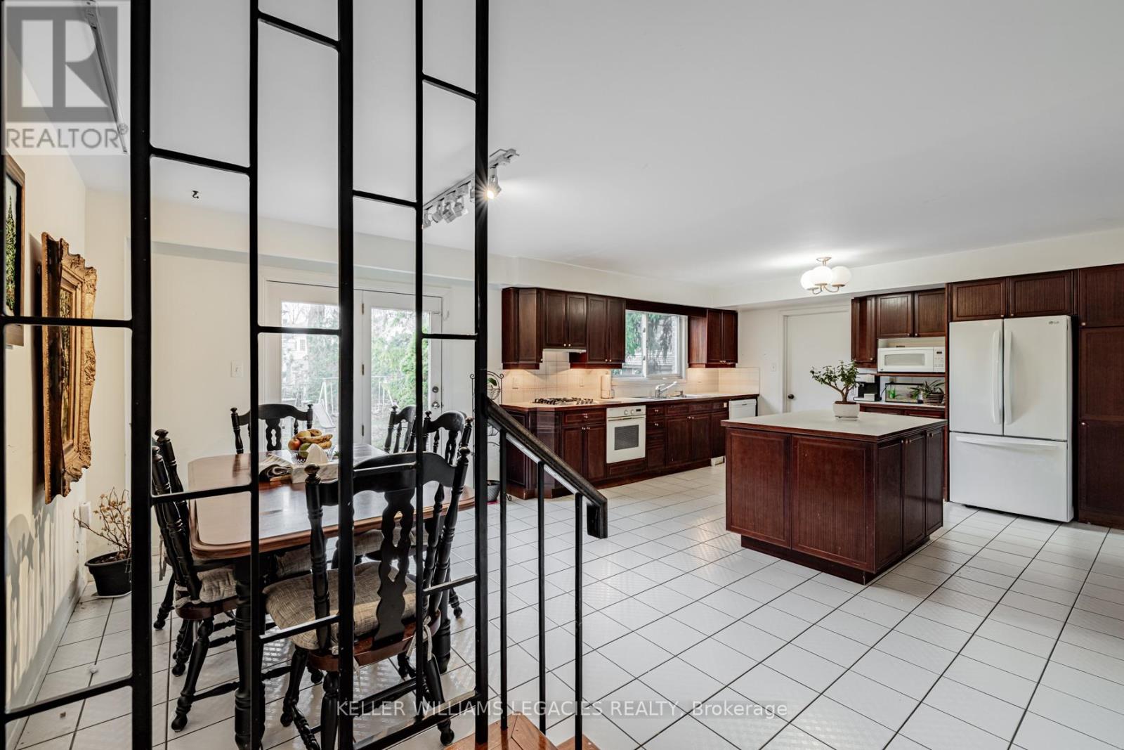 10 Hawthorne Lane