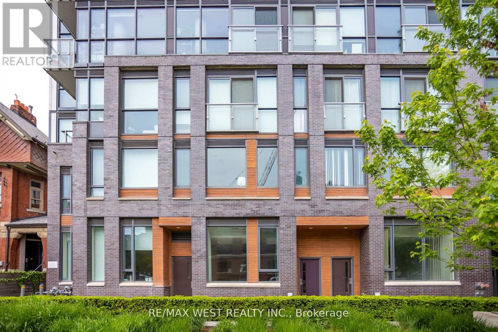 Th 02 508 Wellington Street W