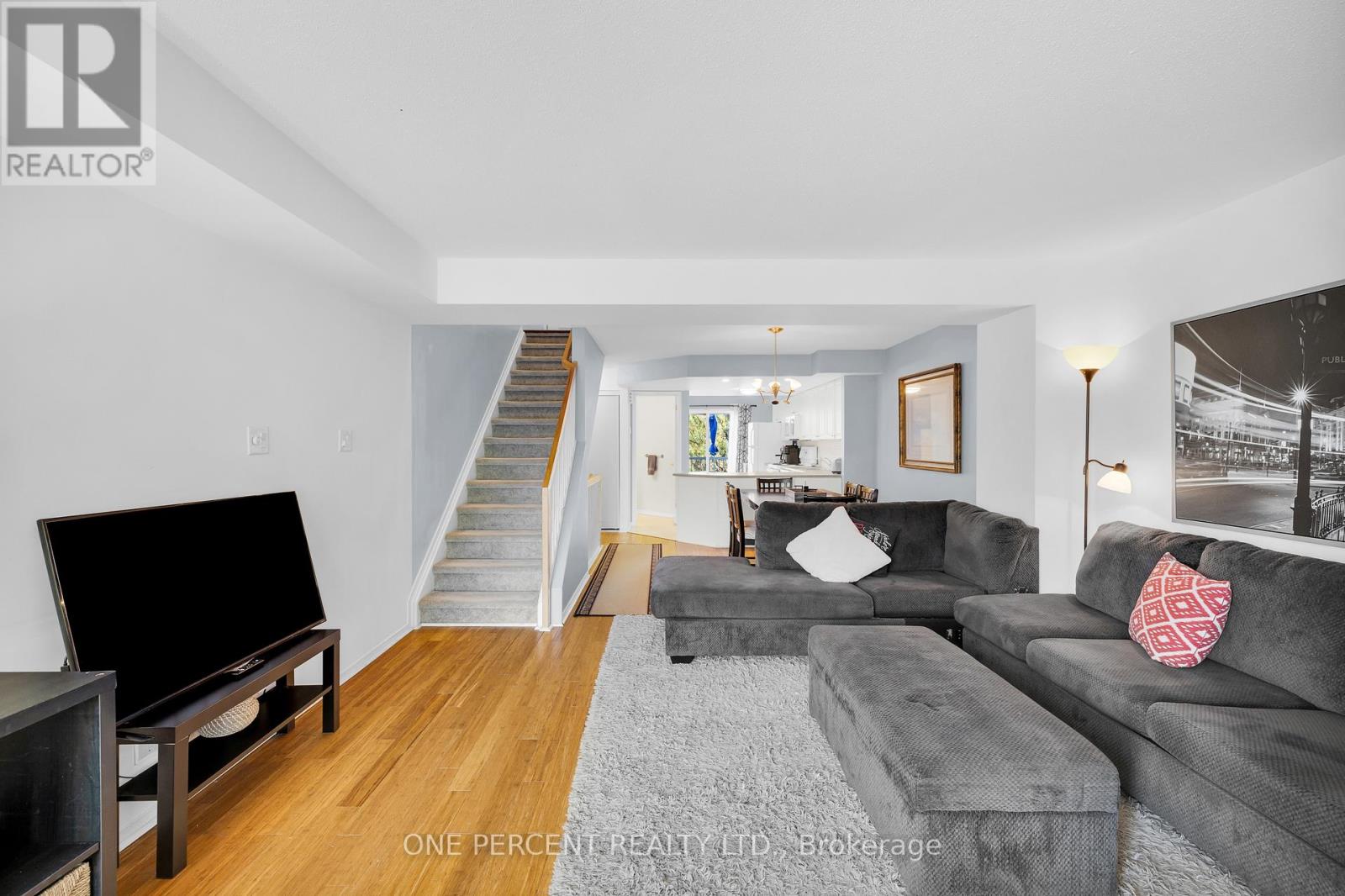 3 250 Cresthaven Drive