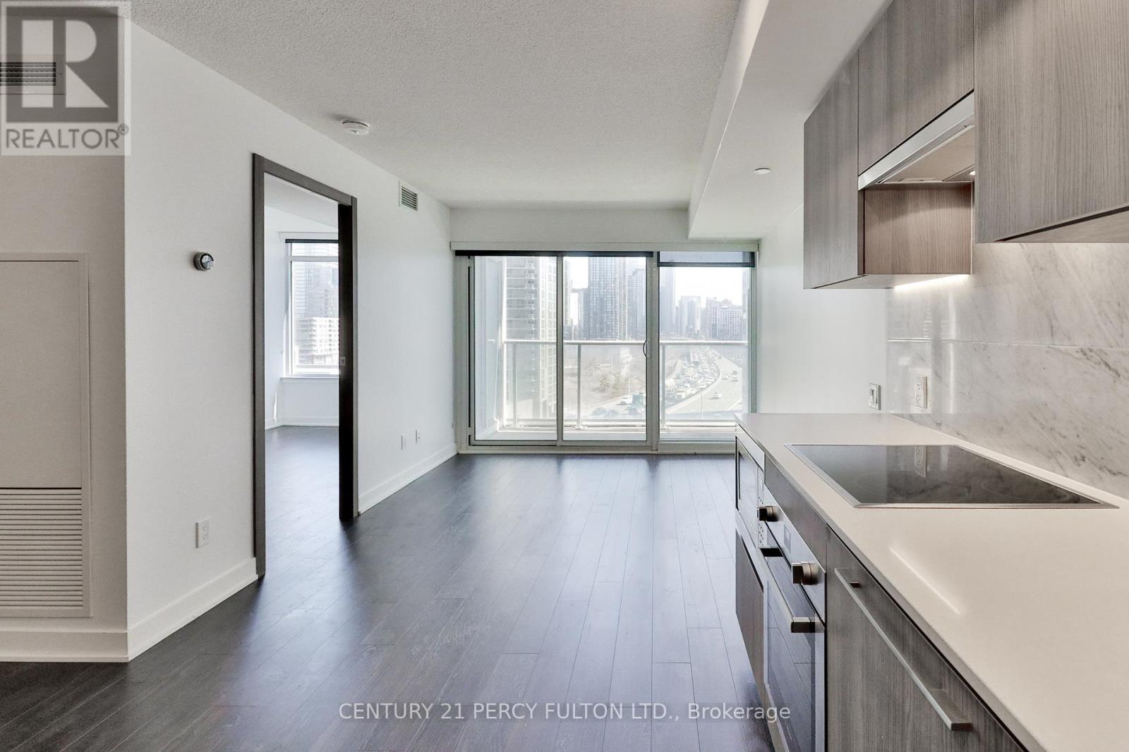 1107 19 Bathurst Street