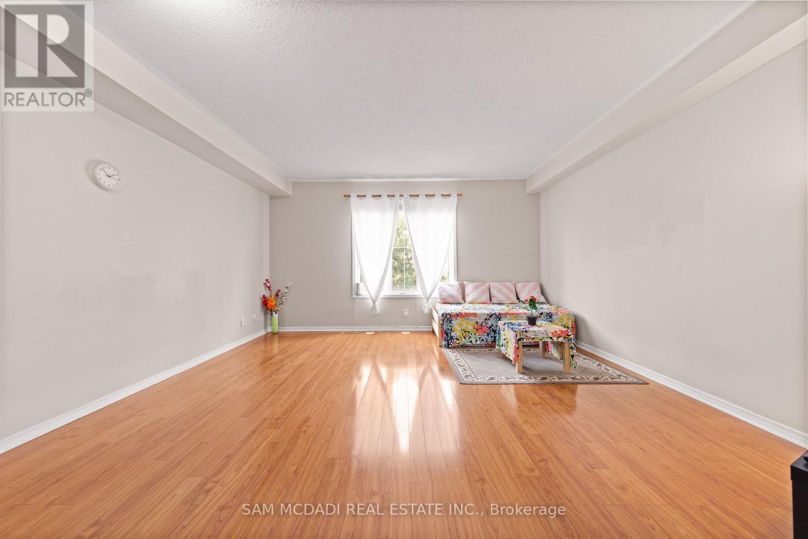103 Cedar Lake Crescent