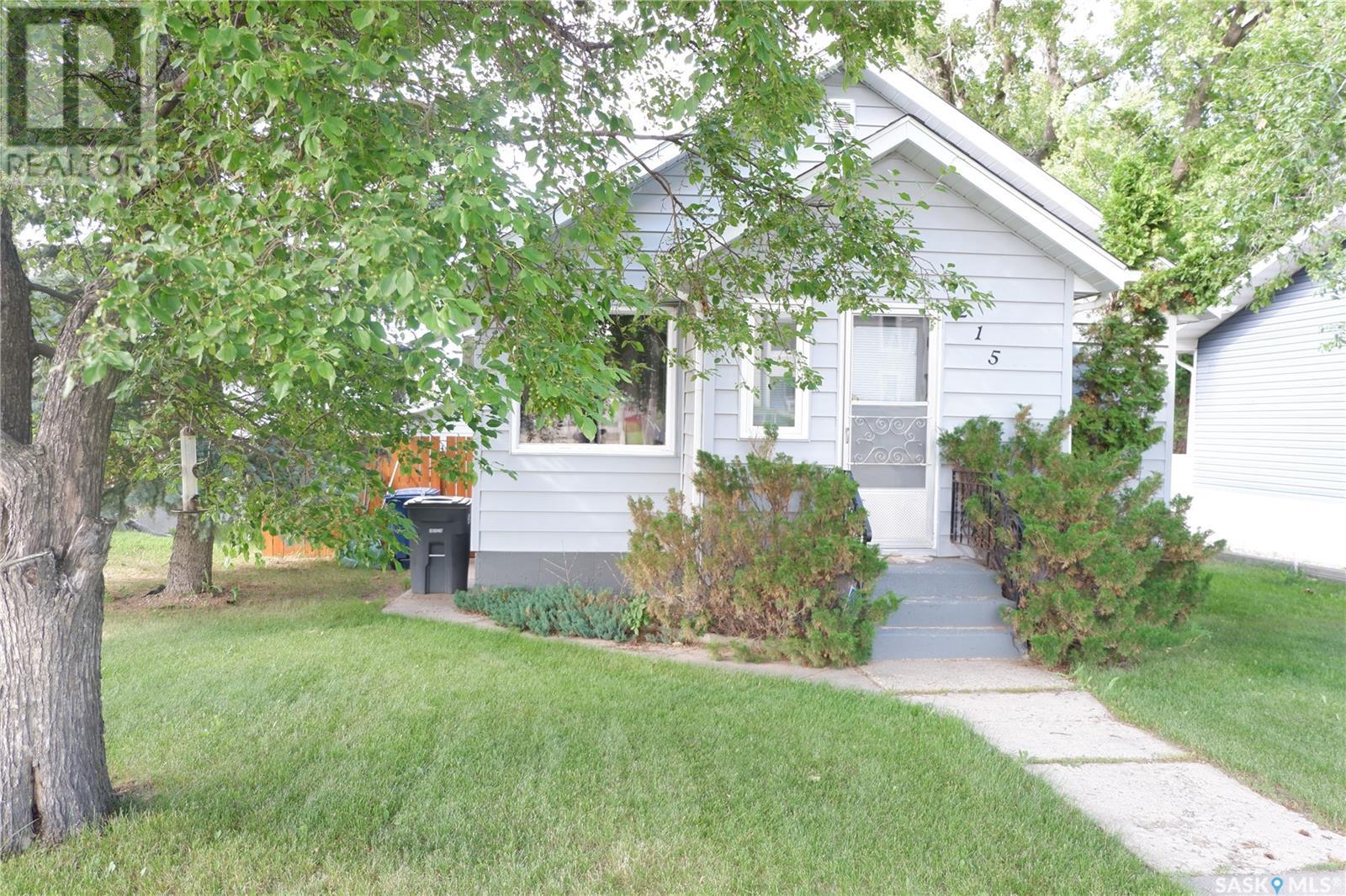 215 4th Avenue E