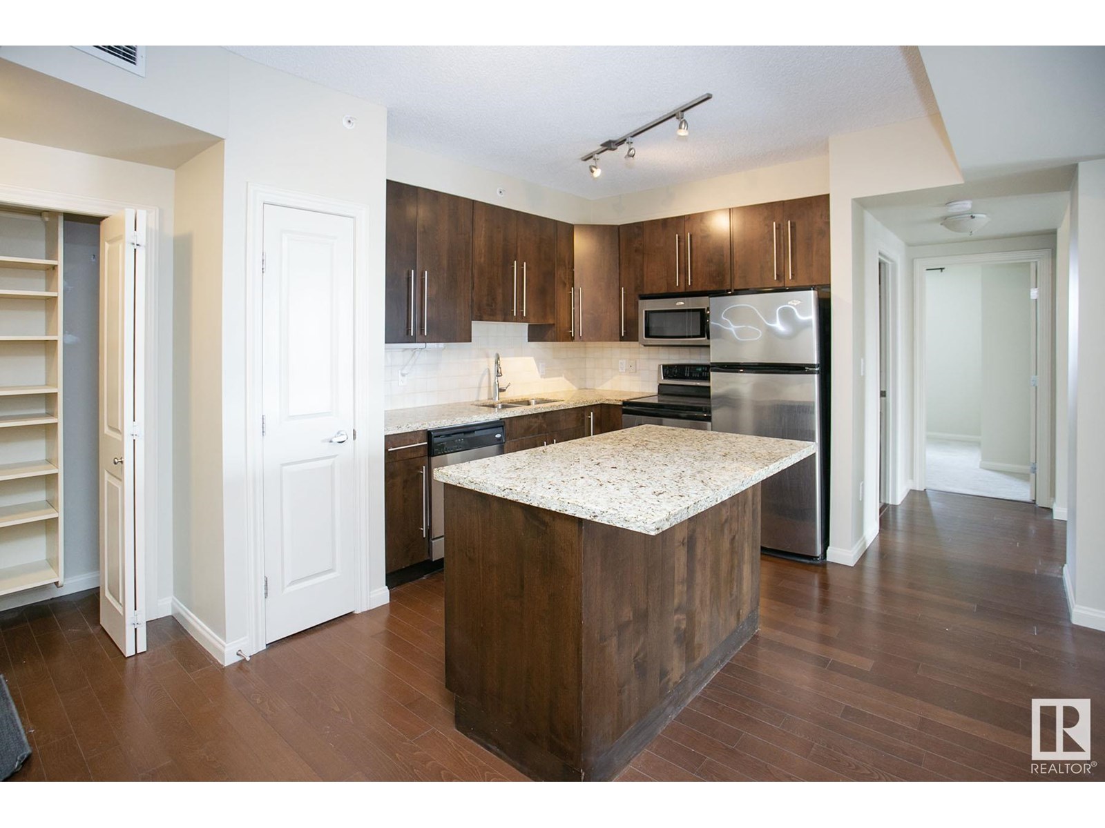 303 9819 104 St Nw