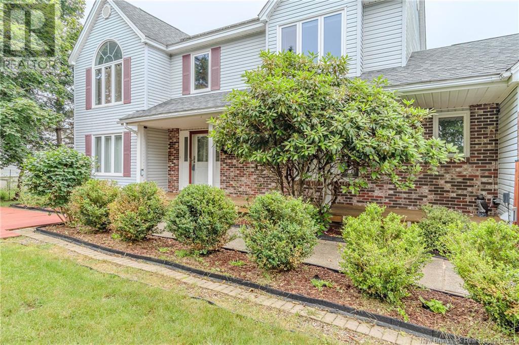 6 Rivercrest Drive