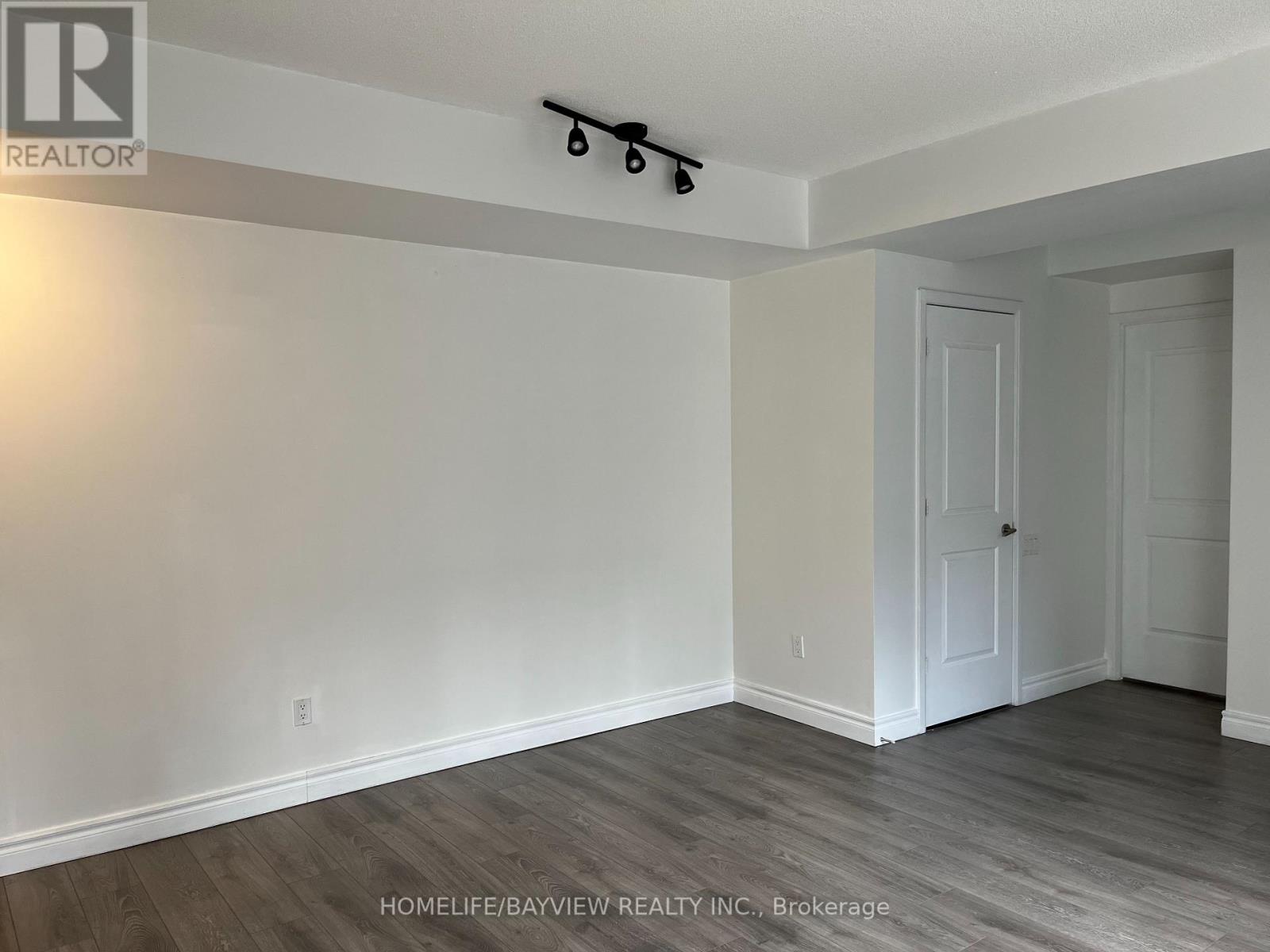 201 23 Sheppard Avenue E